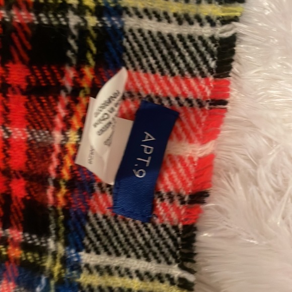 SCARF - Picture 2 of 3